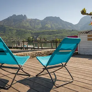 Appartement La Baie Des Voiles Pieds Dans L'eau, 12 Apts Du Au Duplex By Location Annecy, Lla Selections